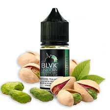 BLVK 開心果菸草煙油瓶身照，堅果色調包裝突顯菸草與烘焙香氣